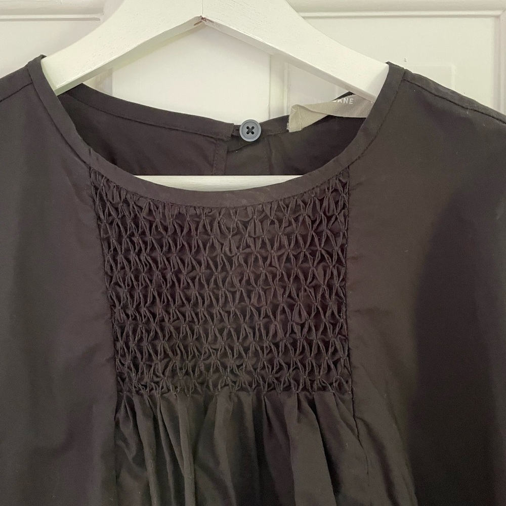Everlane s/s cotton top with ruching detail.
